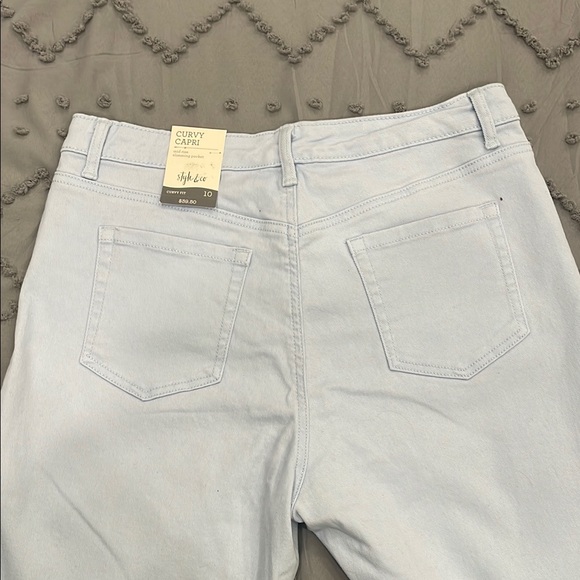 Style & Co Light Blue mid-rise Curvy Capri Jeans size 10 - Picture 9 of 11